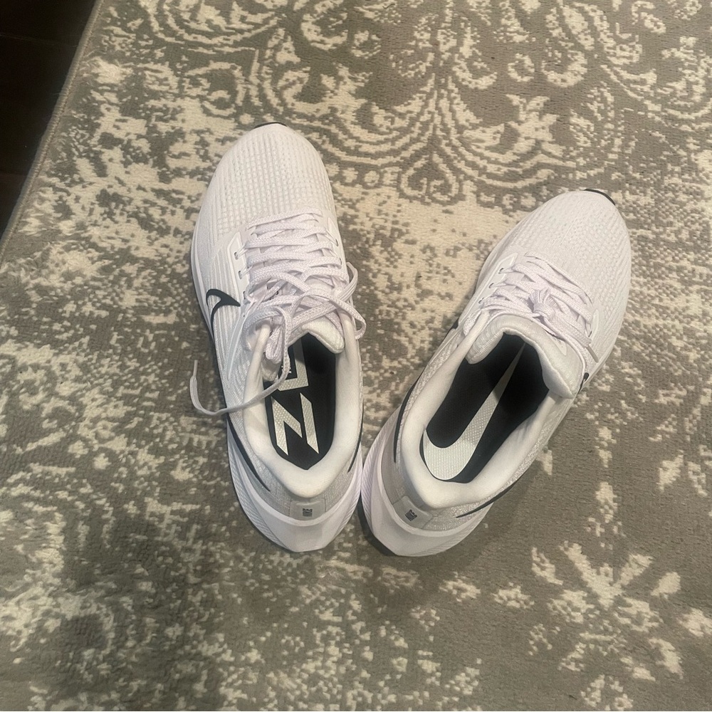 Men’s new Nike Air Zoom-size 9.5.